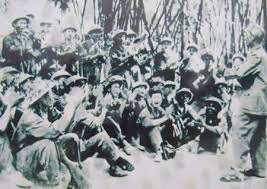 Bác Hồ với cán bộ, chiến sĩ đơn vị 600 tại Na Đỏong, Trung Sơn, Yên Sơn năm 1953