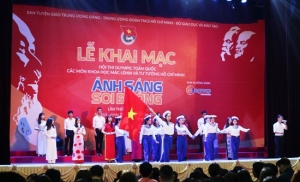 Sáng 5/3, Hội thi Olympic toàn quốc các môn khoa học Mác - Lênin và tư tưởng Hồ Chí Minh "Ánh sáng soi đường" lần thứ II - năm 2017 đã chính thức khai mạc tại Đại học Quốc gia Hà Nội.
