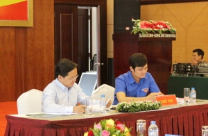Đồng chí Nguyễn Anh Tuấn (trái) - Bí thư Trung ương Đoàn và đồng chí Bùi Quang Huy - Trưởng Ban Tổ chức Trung ương Đoàn chủ trì hội nghị
