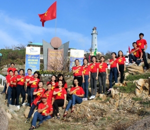 Tuổi trẻ Phú Yên tham gia chào cờ đầu năm tại Di tích lịch sử quốc gia Bãi Môn - Mũi Điện