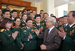 Tổng Bí thư Nguyễn Phú Trọng gặp gỡ, động viên đoàn đại biểu thanh niên ưu tú trong Quân đội, tháng 11/2017.