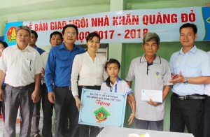 Bàn giao nhà cho gia đình em Dương Nguyễn Trà My.