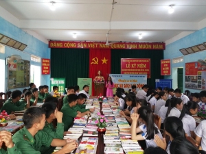 Đoàn viên, thanh niên tham gia Ngày hội đọc sách.