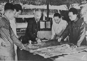 Ngày 6/12/1953, Bộ Chính trị tổ chức cuộc họp để nghe Tổng Quân ủy báo cáo và duyệt lần cuối kế hoạch tác chiến Đông - Xuân 1953 - 1954, đồng thời quyết định mở Chiến dịch Điện Biên phủ với quyết tâm tiêu diệt bằng được tập đoàn cứ điểm này.