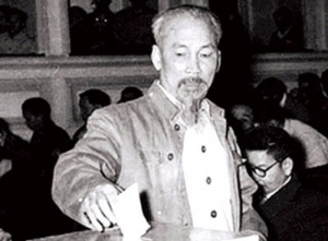 Chủ tịch Hồ Chí Minh bỏ phiếu bầu cử Quốc hội nước Việt Nam Dân chủ Cộng hòa.