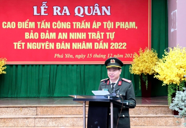 Đại tá Phan Thanh Tám khai mạc lễ ra quân và phát động đợt cao điểm tấn công trấn áp tội phạm.
