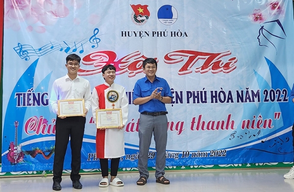 Phú Hòa: 12 tiết mục tham gia hội thi Tiếng hát thanh niên huyện