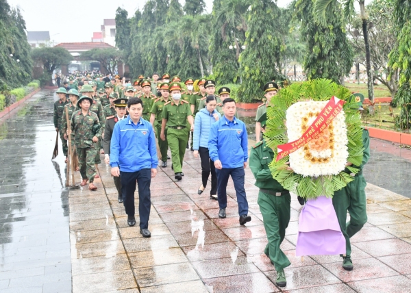 Tu tảo, dâng hương tưởng niệm các anh hùng liệt sĩ nhân dịp Tết Nguyên đán Quý Mão năm 2023