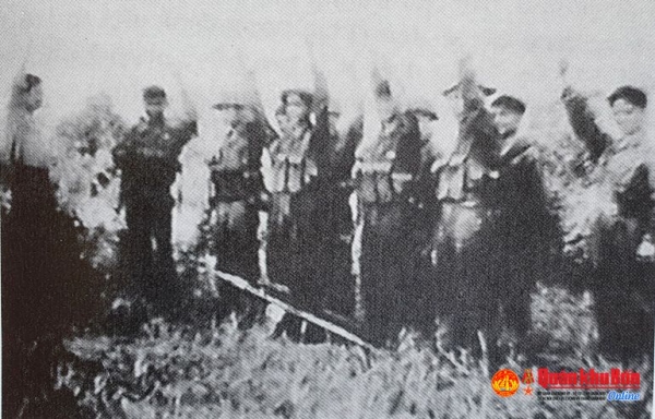 Lực lượng vũ trang Phú Yên thề quyết tử cho Tổ quốc quyết sinh trước khi tấn công giải phóng TX Tuy Hòa sáng 1/4/1975.