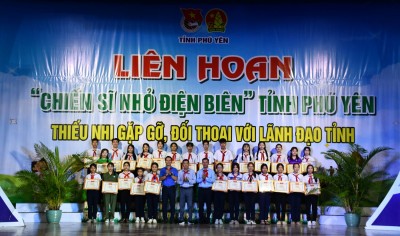 Tuyên dương danh hiệu Chiến sĩ nhỏ Điện Biên tỉnh Phú Yên cho các em thiếu nhi có thành tích xuất sắc trong học tập và rèn luyện.