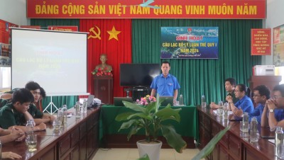 Đồng chí Võ Duy Kha - Phó Bí thư Tỉnh Đoàn, Chủ nhiệm CLB Lý luận trẻ tỉnh phát biểu