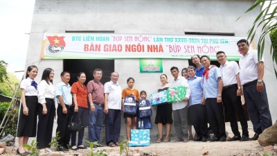 Bàn giao ngôi nhà Búp Sen hồng cho gia đình em Nguyễn Ngọc Mỹ Duyên và em Nguyễn Ngọc Thanh Hiền.