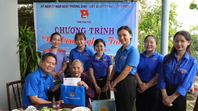 “Bữa cơm nghĩa tình” tại nhà Mẹ Việt Nam anh hùng Nguyễn Thị Mởn