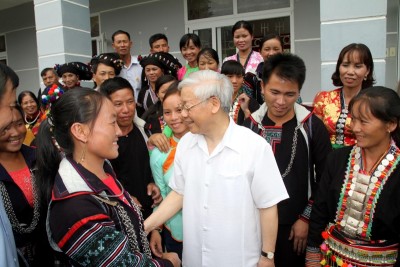 Tổng Bí thư Nguyễn Phú Trọng thăm đồng bào dân tộc thiểu số tỉnh Lai Châu. (Ảnh: Tùng Phương).