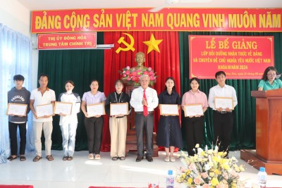 Đông Hòa: Bồi dưỡng nhận thức về Đảng cho 76 đoàn viên, thanh niên ưu tú