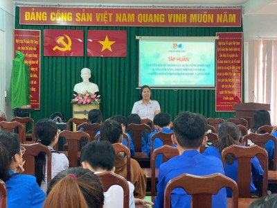 Quang cảnh tập huấn.