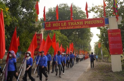 ĐVTN tham gia Lễ rước linh danh nhân Lê Thành Phương