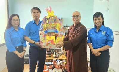 Tỉnh Đoàn, Hội LHTN Việt Nam tỉnh thăm, chúc mừng, tặng quà anh Nguyễn An Chương, Ủy viên Ủy Ban Hội LHTN Việt Nam tỉnh (pháp danh thầy Thánh Dự, Trụ trì Chùa Phước Nguyên).