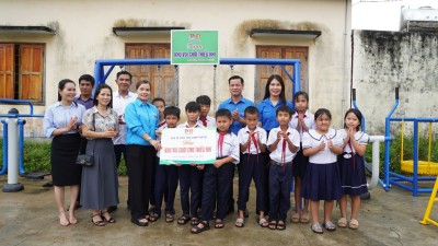 Bàn giao công trình “Khu vui chơi thiếu nhi” cho xã Xuân Thọ 1, thị xã Sông Cầu