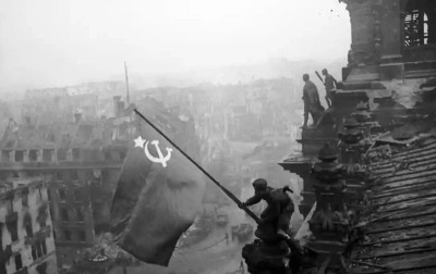 Đừng quên hiểm họa phát xít