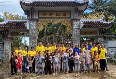 Vui Tết thiếu nhi trọn vẹn tại mái ấm mồ côi chùa Hải Sơn