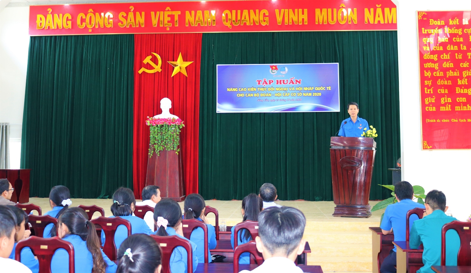 Đ/c Lương Minh Tùng - Phó Bí thư Tỉnh Đoàn, Chủ tịch Hội LHTN Việt Nam tỉnh phát biểu tại lớp tập huấn .