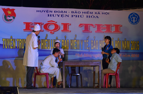 Phần thi sân khấu hóa biểu diễn tiểu phẩm tuyên truyền tại Hội thi.