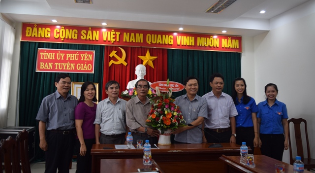 Đồng chí Bùi Thanh Toàn, Tỉnh ủy viên, Bí thư Tỉnh Đoàn đã đến thăm và chúc mừng Ban Tuyên giáo Tỉnh ủy nhân kỷ niệm 86 năm Ngày truyền thống công tác Tuyên giáo của Đảng