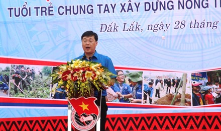 Bí thư thứ nhất BCH Trung ương Đoàn Lê Quốc Phong phát động ra quân chiến dịch Thanh niên tình nguyện hè 2017.