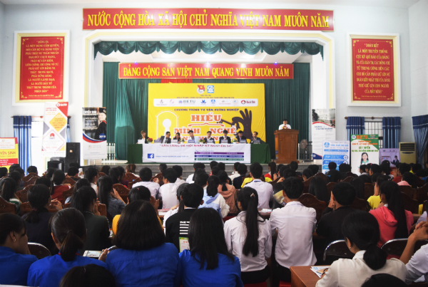 Toàn cảnh tư vấn, hướng nghiệp cho học sinh trên địa bàn huyện Tuy An.