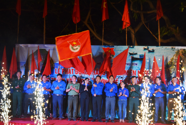Thường trực Tỉnh Đoàn cùng các Huyện, Thị, Thành Đoàn và Đoàn trực thuộc phất cờ phát động Tháng Thanh niên năm 2019.