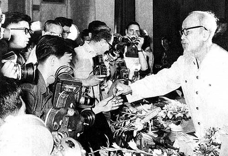 Chủ tịch Hồ Chí Minh đánh giá cao vị trí, vai trò của báo chí cách mạng và người làm báo trong sự nghiệp cách mạng của Đảng.