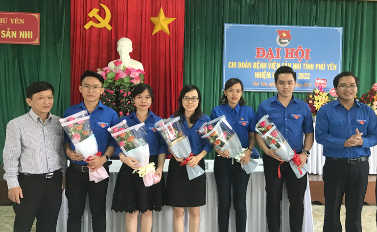 Ban chấp hành Chi đoàn Bệnh viện Sản - Nhi Phú Yên nhiệm kỳ 2019-2022 ra mắt đại hội.