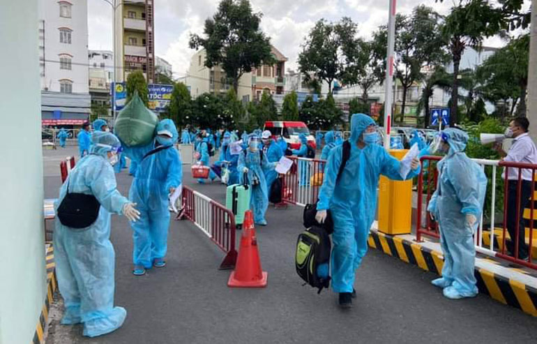 Người dân Phú Yên tại TP Hồ Chí Minh gặp khó khăn do ảnh hưởng bởi dịch bệnh được đón về quê.