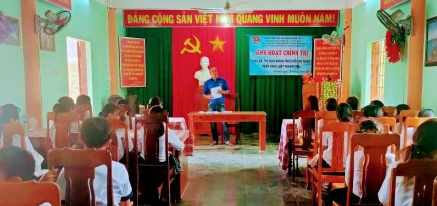 Buổi sinh hoạt với chủ đề" Tự hào Đoàn TNCS Hồ Chí Minh của các Liên Chi đoàn thuộc xã Ea Trol.