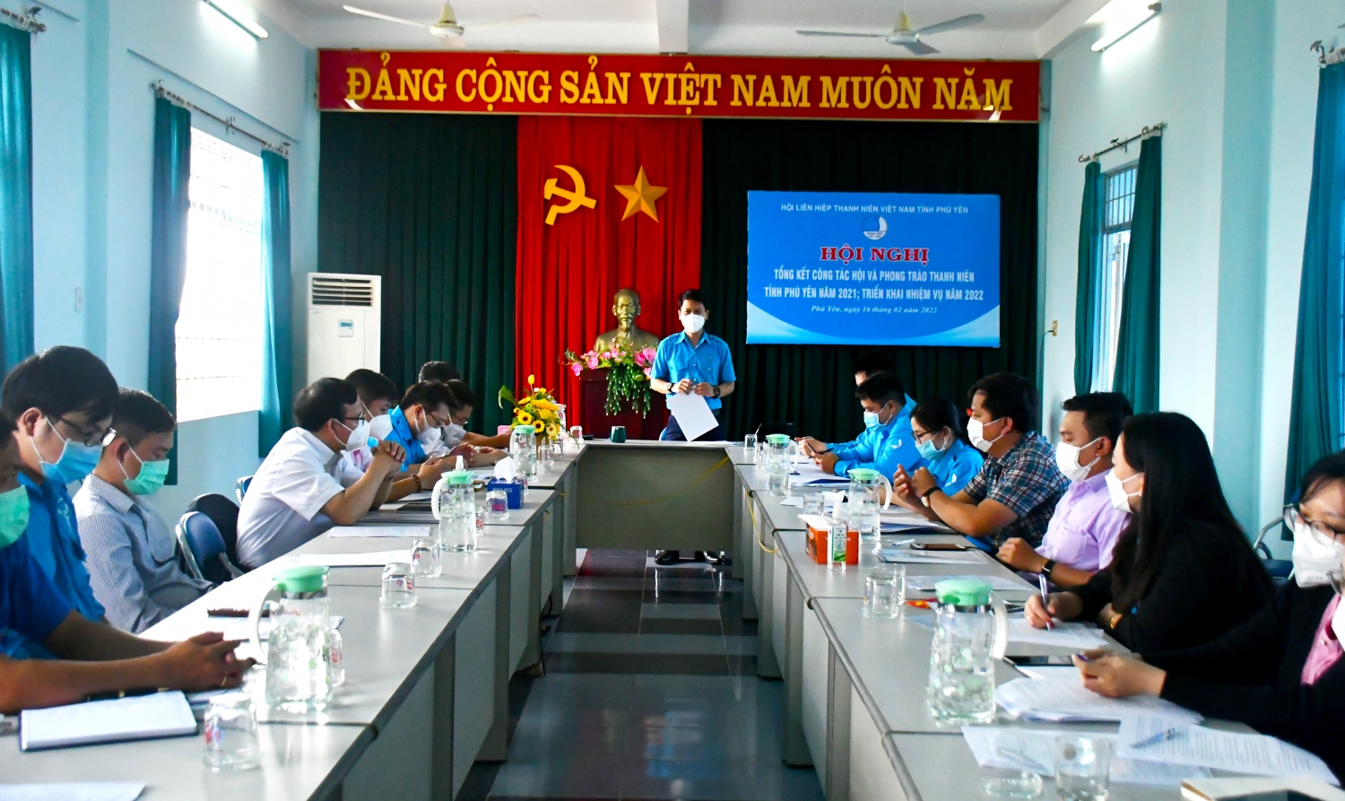 Anh Lương Minh Tùng - Phó Bí thư Tỉnh Đoàn, Chủ tịch Hội LHTN Việt Nam tỉnh Phú Yên phát biểu chỉ đạo hội nghị.