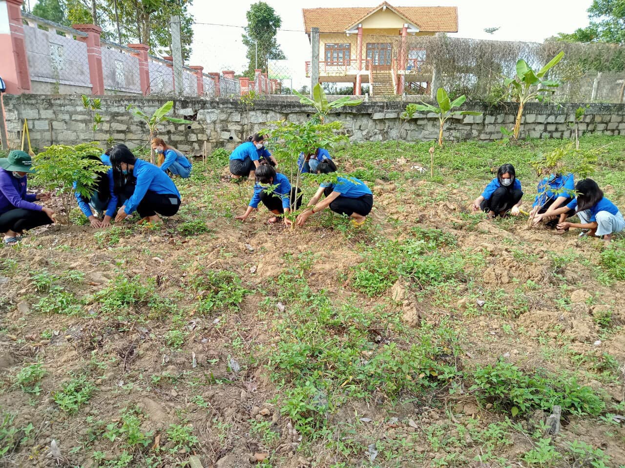 Huyện Đoàn Sông Hinh tổ chức trồng cây tại xã Ea Bia (H. Sông Hinh).
