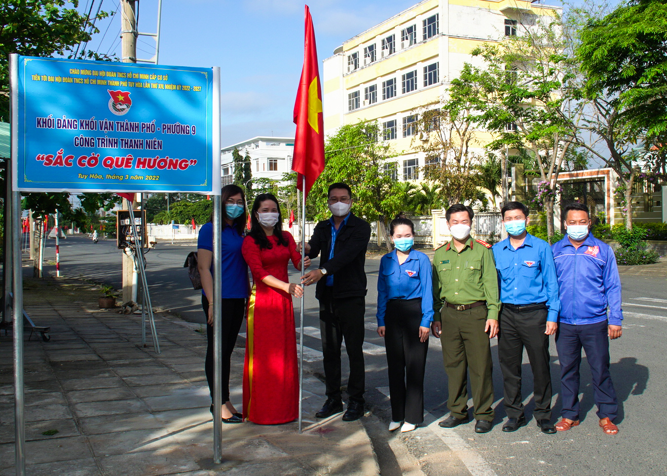 Khánh thành công trình thanh niên "Sắc cờ quê hương" tại đường Tố Hữu, Phường 9, Tp. Tuy Hòa.