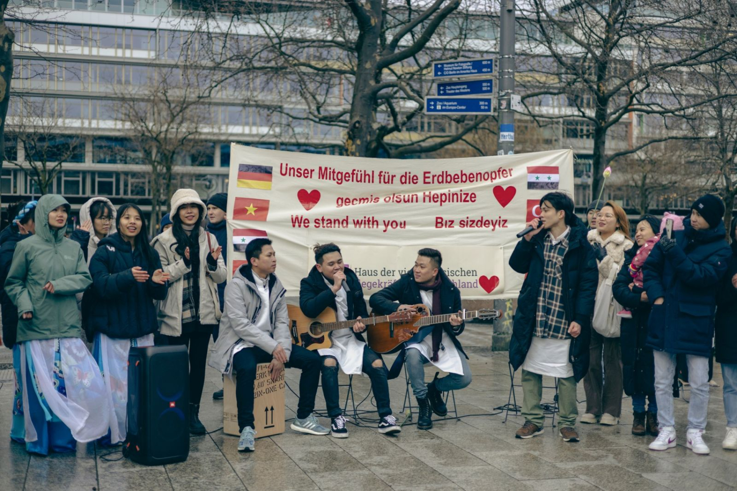 Hội Sinh viên Điều dưỡng tại Đức biểu diễn nghệ thuật để gây quỹ ủng hộ nạn nhân tại Thổ Nhĩ Kỳ và Syria