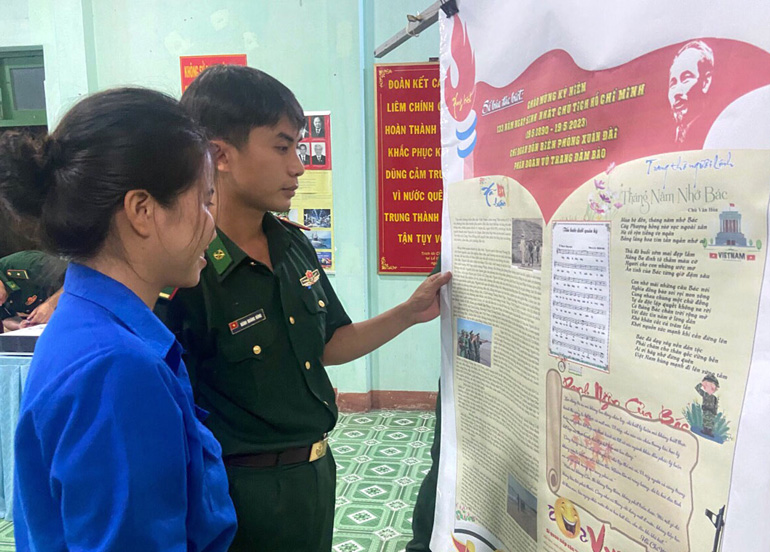 ĐVTN Đồn Biên phòng Xuân Đài ra mắt tờ báo tường với chủ đề Chủ tịch Hồ Chí Minh với cán bộ, chiến sĩ BĐBP.