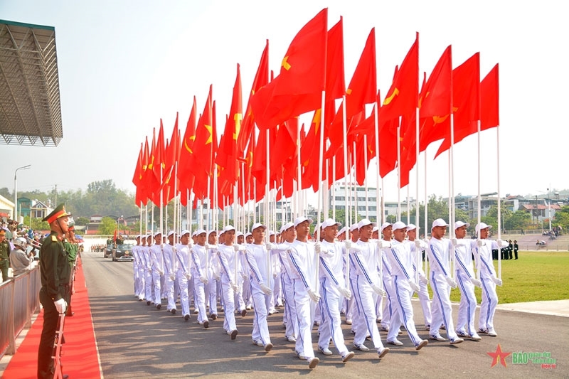 Khối cờ Đảng, cờ Tổ quốc diễu hành trong Lễ kỷ niệm 70 năm Chiến thắng Điện Biên Phủ. Ảnh minh họa: qdnd.vn