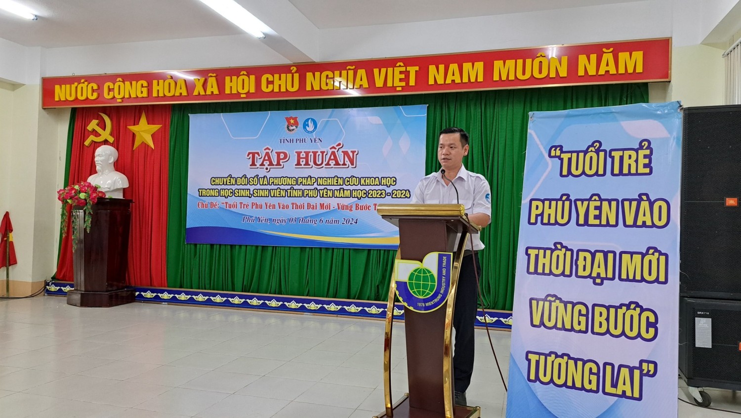Đồng chí Võ Duy Kha - Phó Bí thư Tỉnh Đoàn, Chủ tịch Hội Sinh viên tỉnh phát biểu