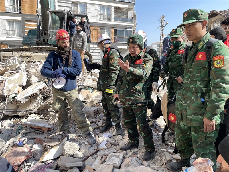 Đoàn công tác cứu hộ, cứu nạn của Quân đội nhân dân Việt Nam hỗ trợ tìm kiếm các nạn nhân trong trận động đất tại tỉnh Hatay, Thổ Nhĩ Kỳ.