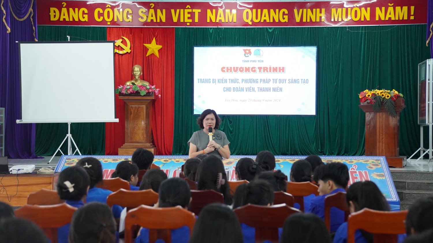 Quang cảnh tập huấn.