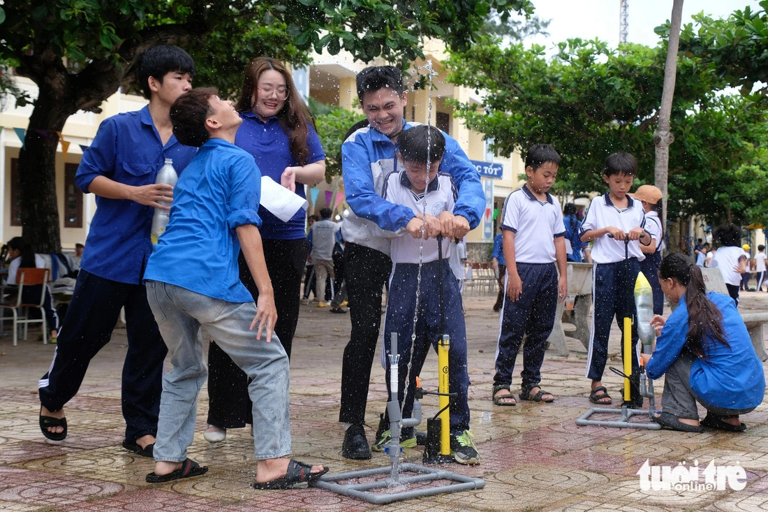 Một sân chơi mùa hè đầy hào hứng cho thiếu nhi Trường tiểu học Ngũ Phụng trên đảo Phú Quý.