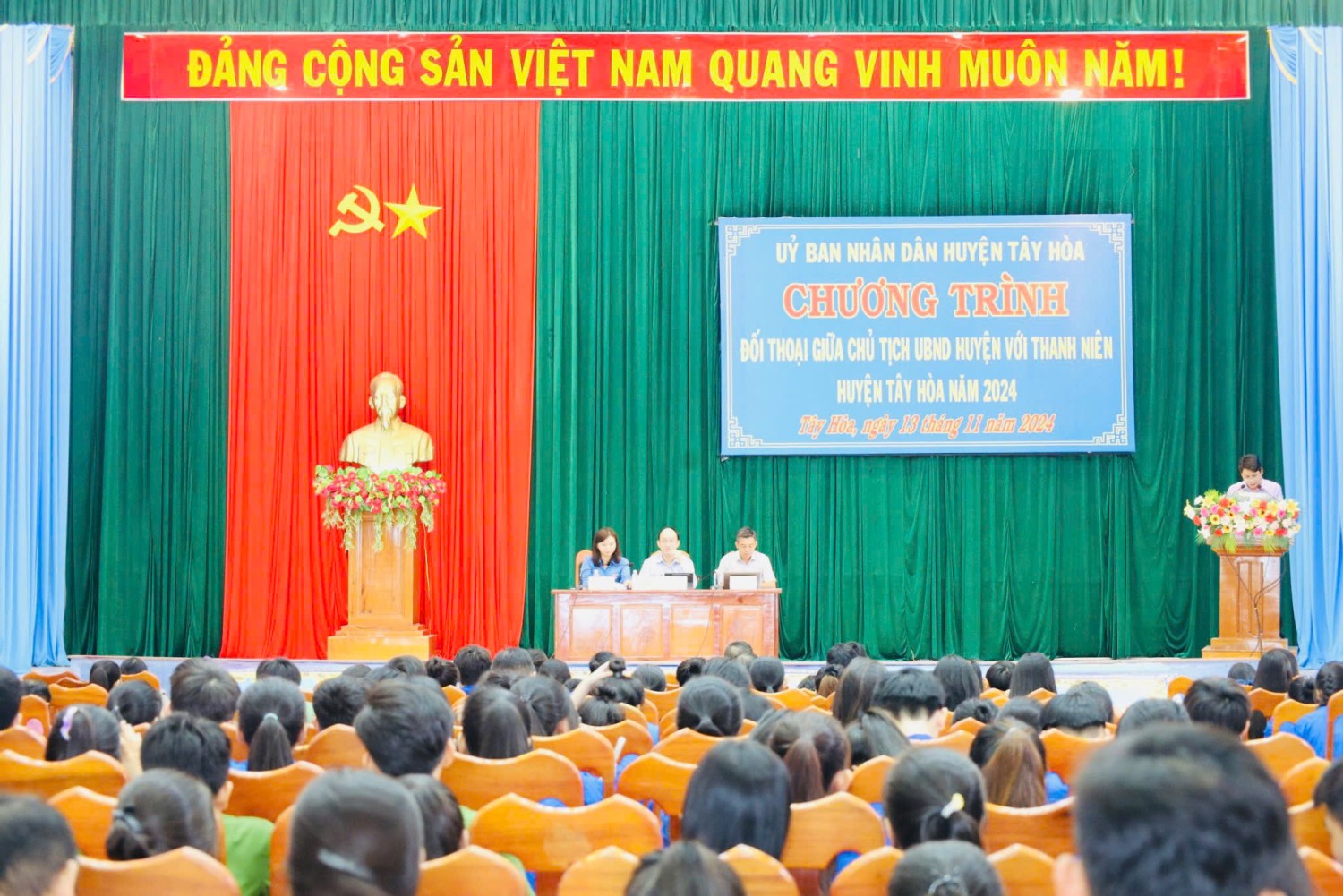 Quang cảnh hội nghị.