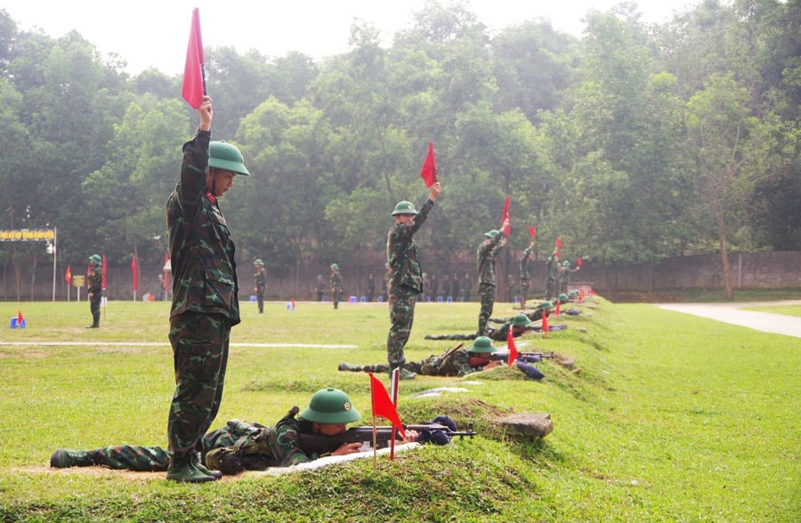 Cán bộ, chiến sĩ Trung đoàn 692, Sư đoàn Bộ binh 301 (Bộ Tư lệnh Thủ đô Hà Nội) huấn luyện sẵn sàng chiến đấu.