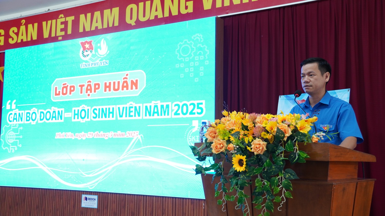 Đ/c Võ Duy Kha, Phó Bí thư Tỉnh Đoàn, Chủ tịch Hội Sinh viên Việt Nam tỉnh phát biểu tại chương trình.