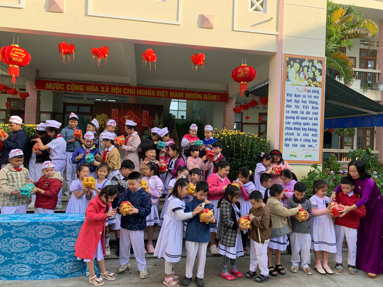 PHÚ YÊN: CÔNG TRÌNH “HEO ĐẤT GIÚP BẠN ĐẾN TRƯỜNG” - MÔ HÌNH HAY, CÁCH LÀM SÁNG TẠO