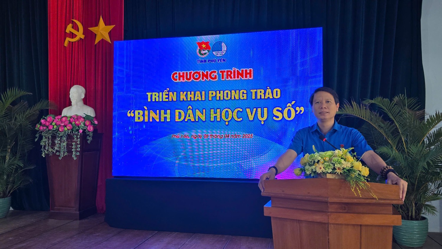 Anh Lương Minh Tùng, Bí thư Tỉnh Đoàn, Chủ tịch Hội LHTN Việt Nam tỉnh phát biểu tại chương trình.